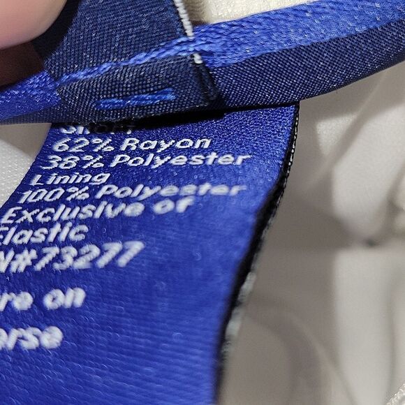 Apt 9 Women's XL White Gauze Smocked Waist Pull On Shorts Flowy Boho NWT - Picture 4 of 8